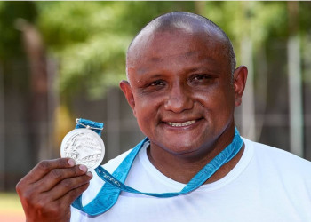Piauiense Cláudio Roberto recebe medalha olímpica de Sydney depois de 20 anos de espera